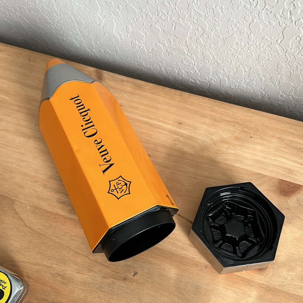Venice Clicquot yellow pencils champagne bottle holder with screw off bottom - Picture 8 of 12
